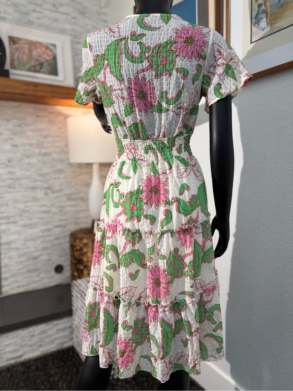 Alex & Parker floral dress featuring a vibrant pink and green pattern - Picture 4 of 6